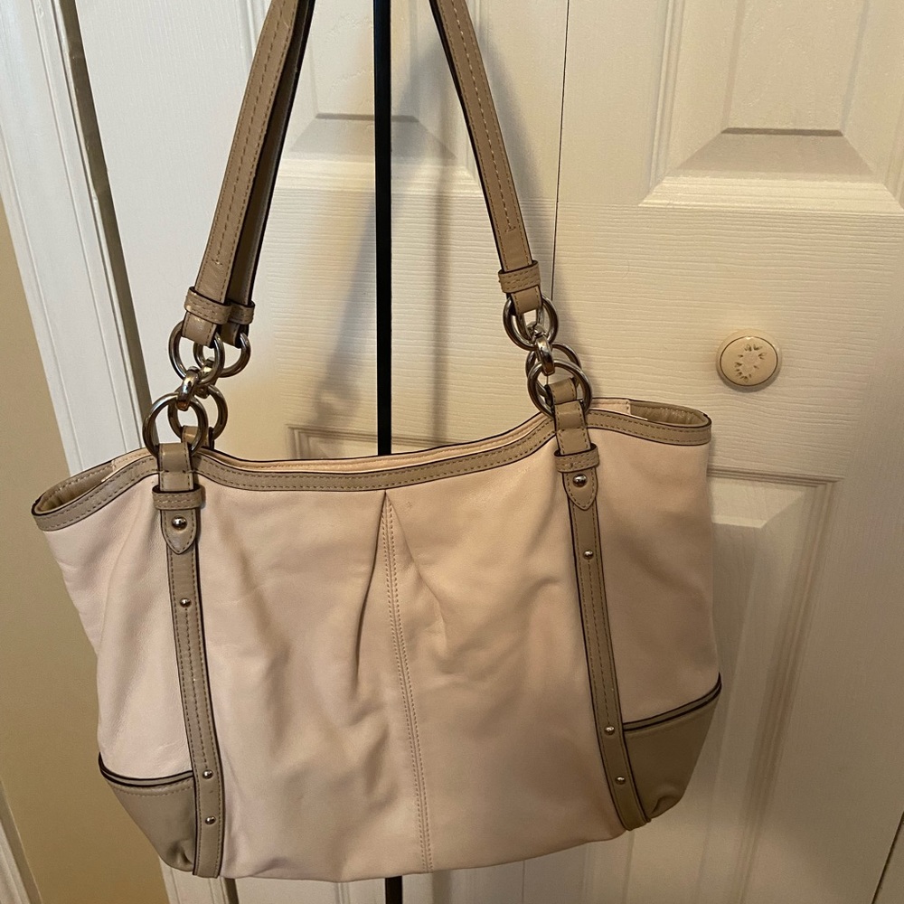 Coach cream leather shoulder bag
